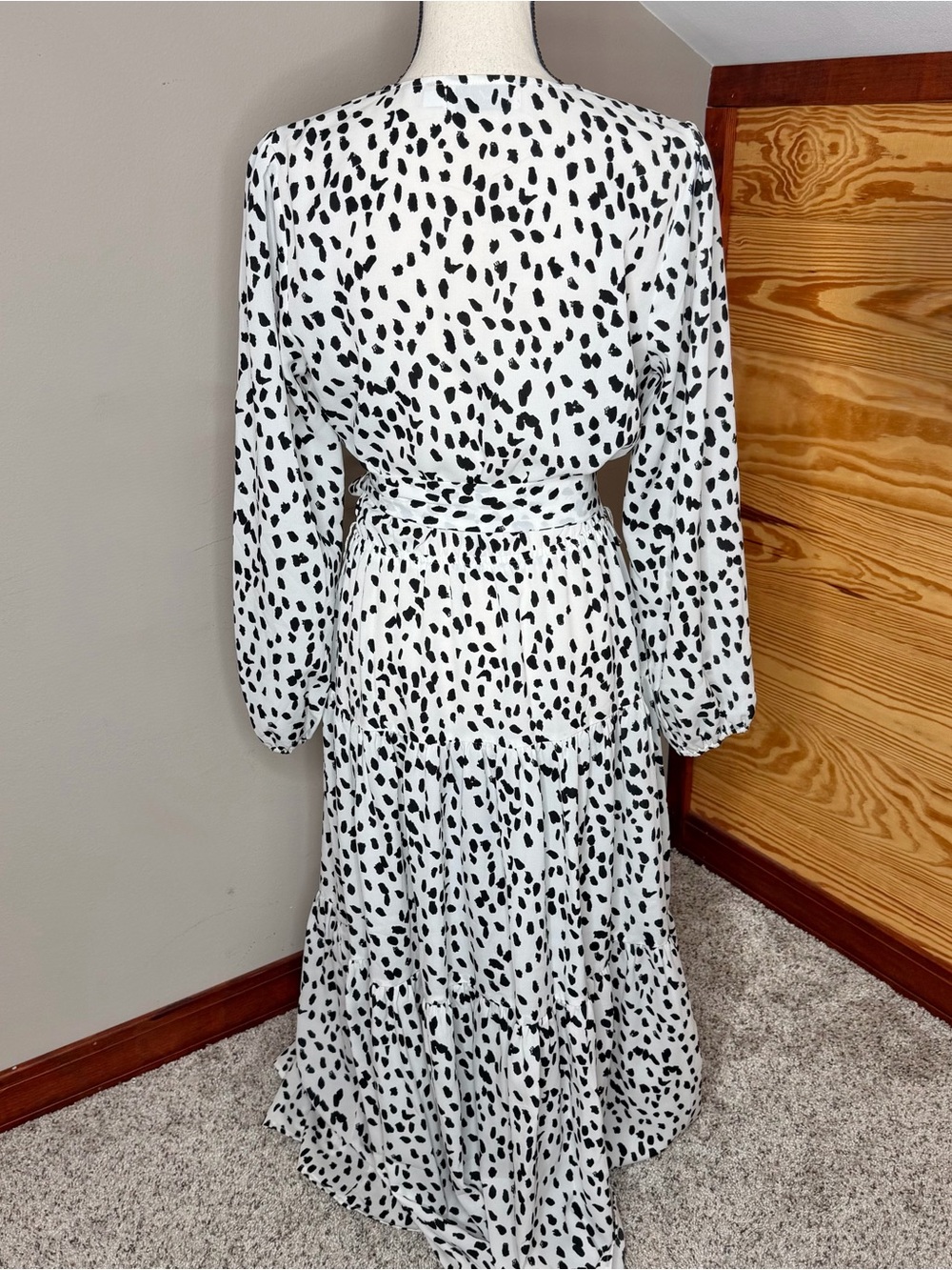 Petal & Pup Hyde Cheetah Tie Waist V-Neck Long Sleeve Maxi Dress 6 White Black - Picture 3 of 11